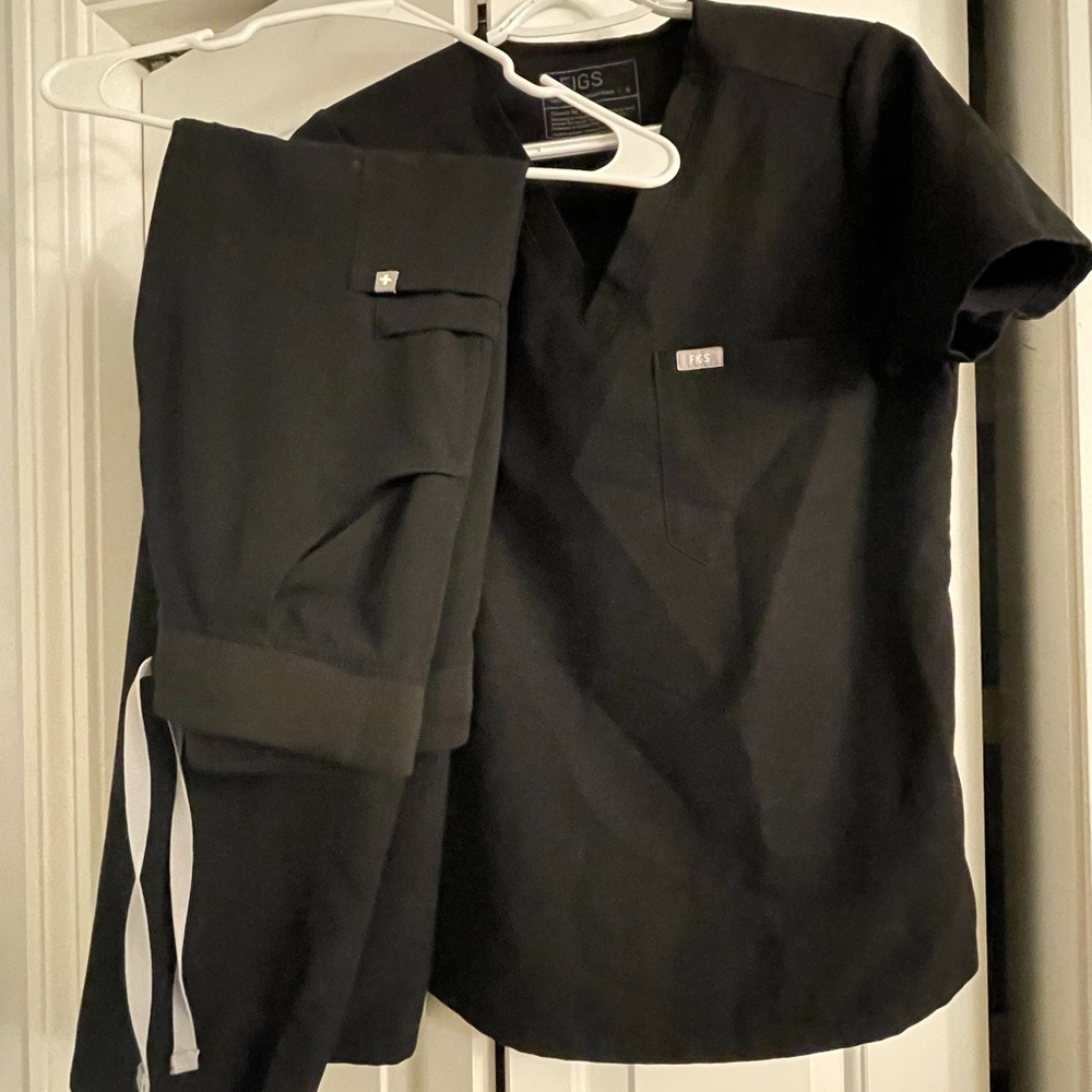 Figs Technical Collection , Like New - image 2